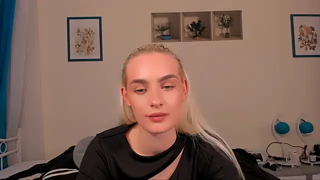 OliviaKisss online show from 04-15-26, 07:58