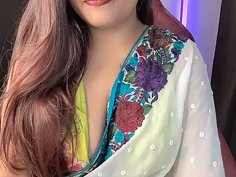 Snapshot of shanayaaa_1 chatting on 10-15-25, 08:09 shanayaaa 1 online show from 10-15-25, 08:09