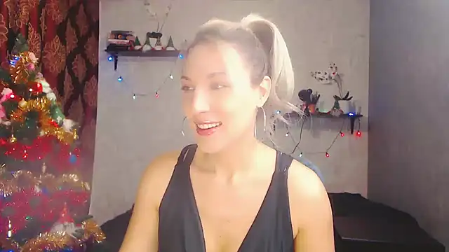 Snapshot of MillaXQueen chatting on 12-16-24, 04:23 MillaXQueen online show from 12-16-24, 04:23
