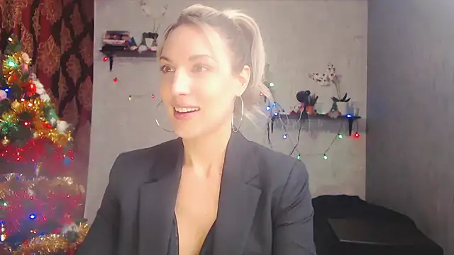 Snapshot of MillaXQueen chatting on 12-16-24, 07:26 MillaXQueen online show from 12-16-24, 07:26