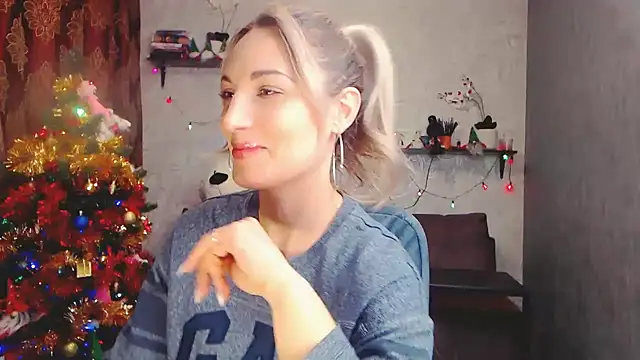 Snapshot of MillaXQueen chatting on 01-06-25, 03:40 MillaXQueen online show from 01-06-25, 03:40