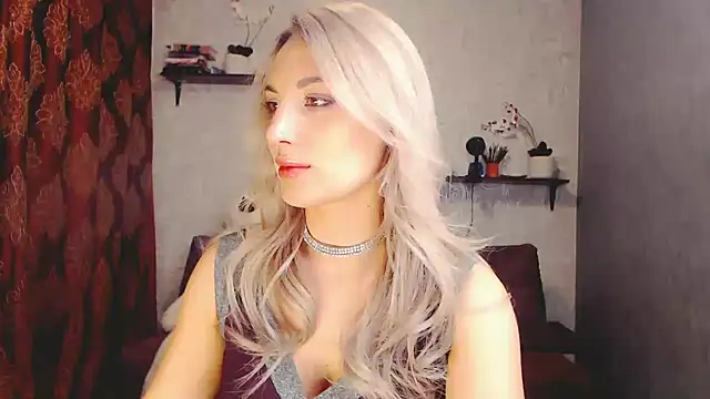 Snapshot of MillaXQueen chatting on 02-14-25, 11:31 MillaXQueen online show from 02-14-25, 11:31