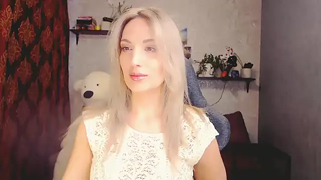 Snapshot of MillaXQueen chatting on 03-17-25, 10:27 MillaXQueen online show from 03-17-25, 10:27