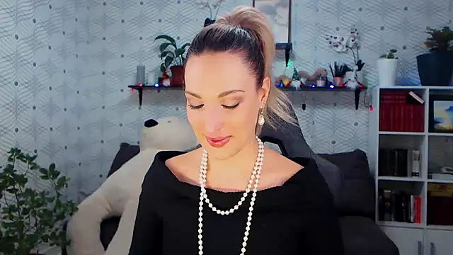 Snapshot of MillaXQueen chatting on 01-19-26, 03:27 MillaXQueen online show from 01-19-26, 03:27