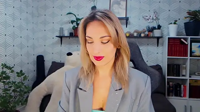 Snapshot of MillaXQueen chatting on 02-04-26, 03:29 MillaXQueen online show from 02-04-26, 03:29