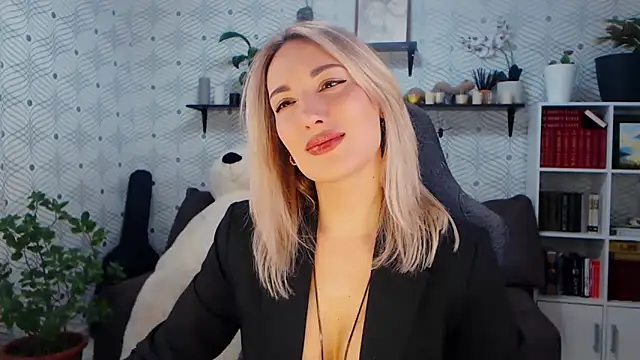 Snapshot of MillaXQueen chatting on 02-26-26, 03:22 MillaXQueen online show from 02-26-26, 03:22