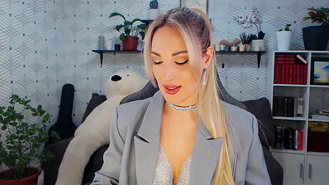 Snapshot of MillaXQueen chatting on 02-27-26, 12:49 MillaXQueen online show from 02-27-26, 12:49