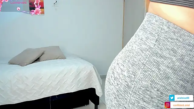 ariel35 online show from 09-19-25, 09:48