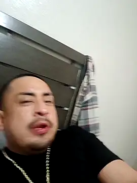 Snapshot of hungpenis210 chatting on 02-26-26, 01:26 hungpenis210 online show from 02-26-26, 01:26