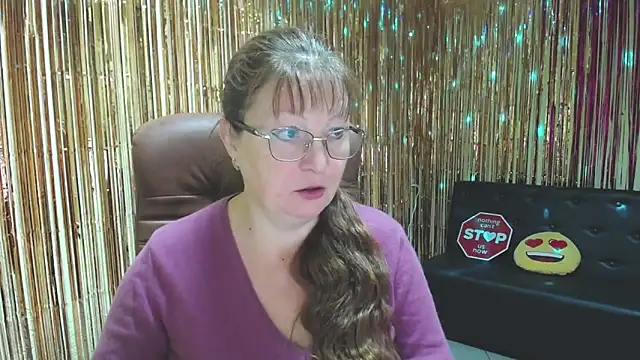 VanessaHotts online show from 09-29-25, 05:12