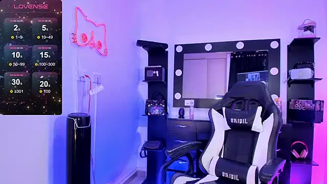 miss kitty online show from 12-20-24, 01:25