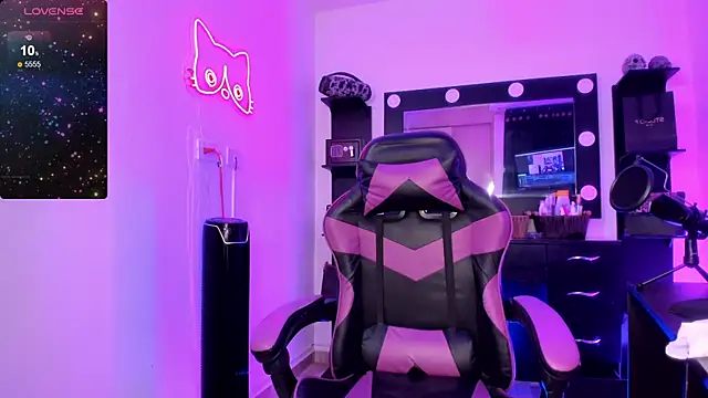 miss kitty online show from 04-06-26, 12:52