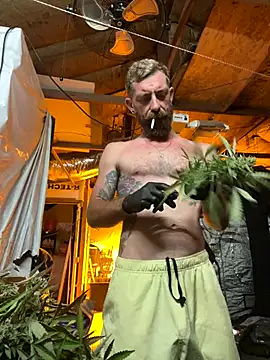 Snapshot of mandjpuff2 chatting on 09-25-25, 06:28 mandjpuff2 online show from 09-25-25, 06:28