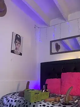 lonely shewolf online show from 11-21-25, 05:44