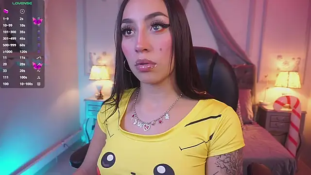 Snapshot of maggietime chatting on 12-12-24, 09:26 maggietime online show from 12-12-24, 09:26