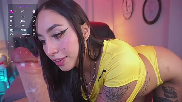 Snapshot of maggietime chatting on 12-13-24, 12:31 maggietime online show from 12-13-24, 12:31