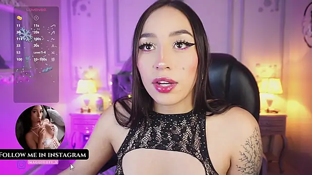 Snapshot of maggietime chatting on 12-28-24, 08:58 maggietime online show from 12-28-24, 08:58