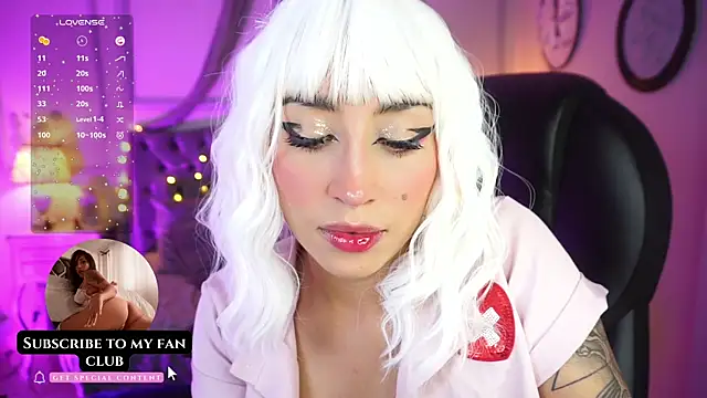 Snapshot of maggietime chatting on 01-09-25, 11:45 maggietime online show from 01-09-25, 11:45