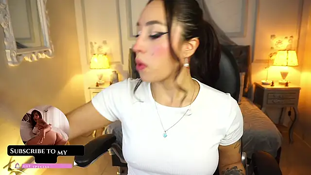 Snapshot of maggietime chatting on 01-13-25, 09:20 maggietime online show from 01-13-25, 09:20