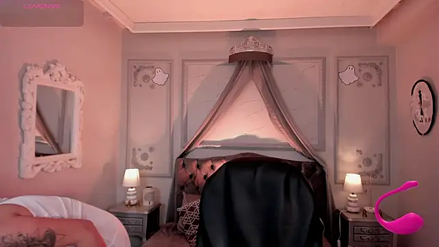 Snapshot of maggietime chatting on 10-22-25, 09:03 maggietime online show from 10-22-25, 09:03