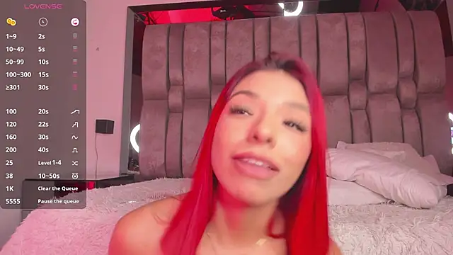 Snapshot of Emmily_Savage chatting on 12-14-24, 10:24 Emmily Savage online show from 12-14-24, 10:24