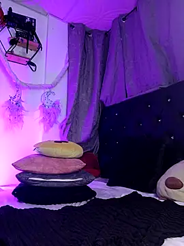 Piafisher1 online show from 12-19-25, 01:12