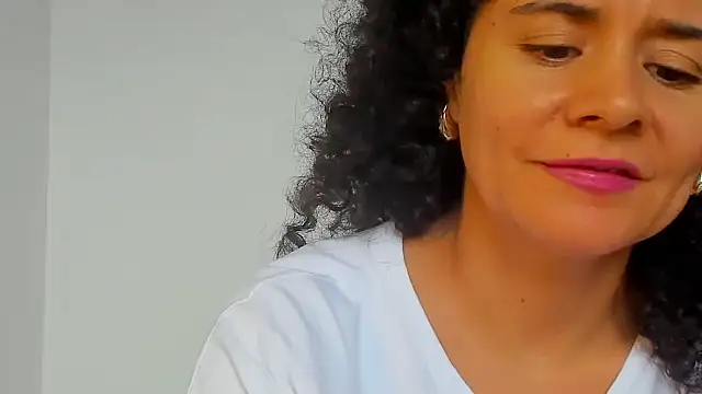 Snapshot of Sami_Hotie1 chatting on 09-18-25, 08:44 Sami Hotie1 online show from 09-18-25, 08:44