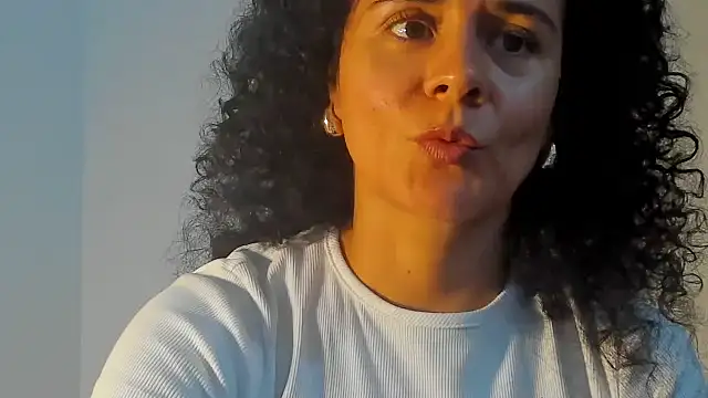 Snapshot of Sami_Hotie1 chatting on 10-31-25, 09:16 Sami Hotie1 online show from 10-31-25, 09:16