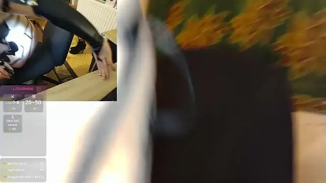 Snapshot of SissyLunaCD chatting on 12-13-24, 11:17 SissyLunaCD online show from 12-13-24, 11:17