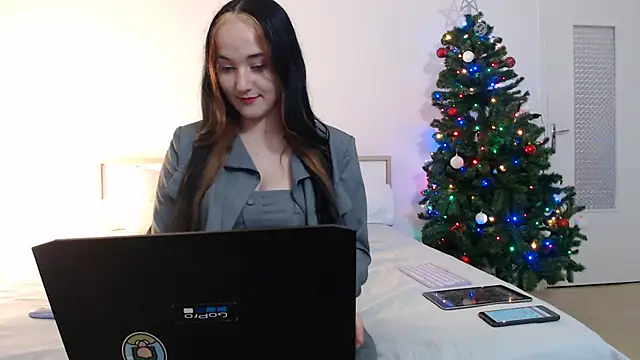 Snapshot of Crystal-dreamt chatting on 12-05-24, 02:44 Crystal-dreamt online show from 12-05-24, 02:44