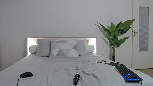 Snapshot of Crystal-dreamt chatting on 03-22-25, 05:31 Crystal-dreamt online show from 03-22-25, 05:31