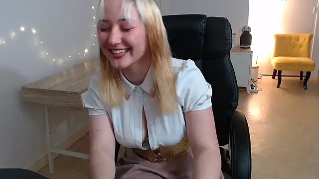 Snapshot of Crystal-dreamt chatting on 09-14-25, 08:46 Crystal-dreamt online show from 09-14-25, 08:46