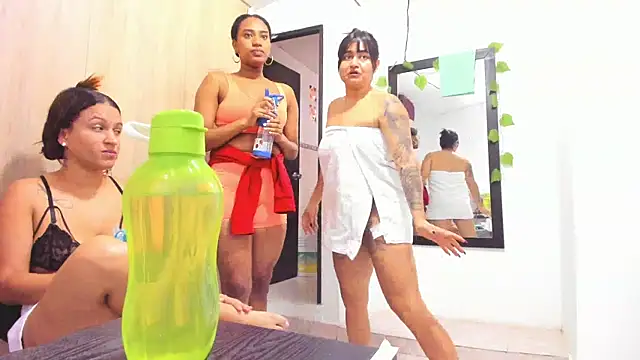 Snapshot of andreita_trujillos chatting on 10-20-25, 04:18 andreita trujillos online show from 10-20-25, 04:18