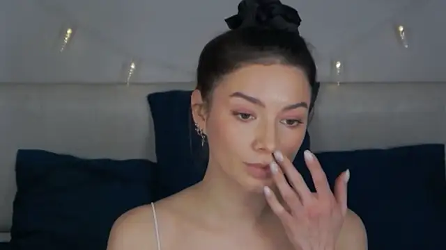 Snapshot of sinthiaroze chatting on 02-04-25, 02:21 sinthiaroze online show from 02-04-25, 02:21