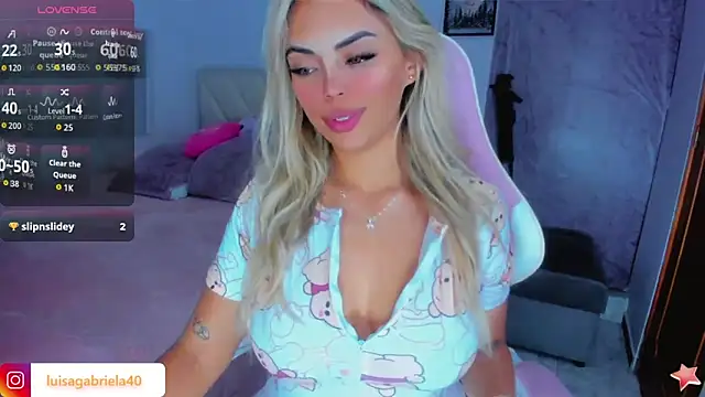 Snapshot of Gabby_prieto chatting on 10-31-25, 02:56 Gabby prieto online show from 10-31-25, 02:56