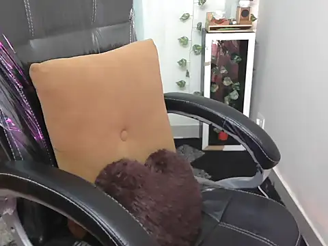 shivi moto online show from 11-21-25, 04:44