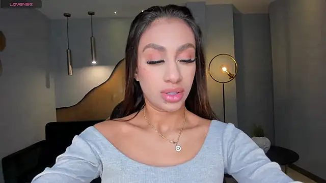 DannaCruz online show from 02-08-25, 10:39