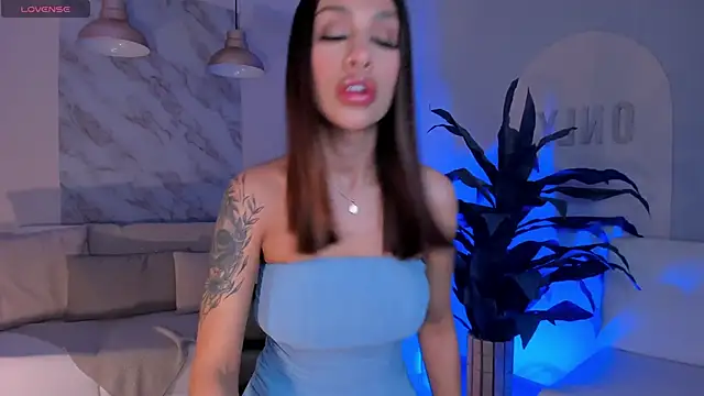 DannaCruz online show from 02-18-25, 07:41