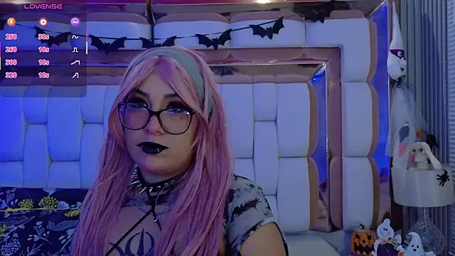 Snapshot of valkiria_moore chatting on 10-10-25, 07:57 valkiria moore online show from 10-10-25, 07:57