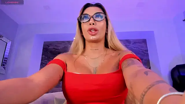 Snapshot of SophiePalmer chatting on 09-22-25, 01:57 SophiePalmer online show from 09-22-25, 01:57