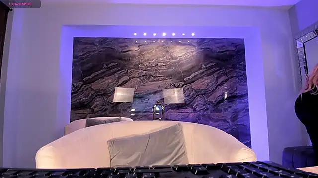 Snapshot of SophiePalmer chatting on 09-24-25, 11:02 SophiePalmer online show from 09-24-25, 11:02