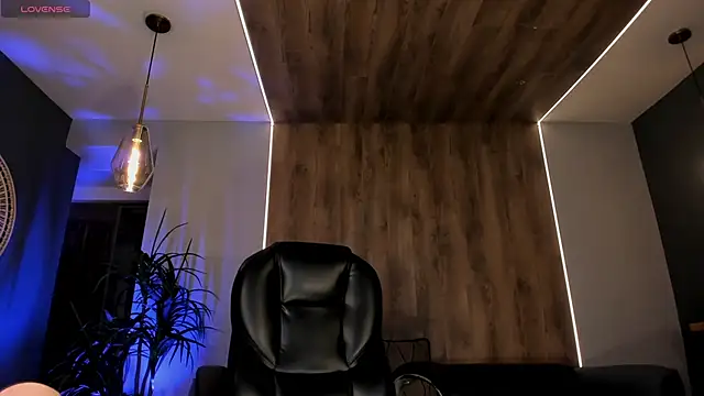 Snapshot of SophiePalmer chatting on 10-23-25, 11:20 SophiePalmer online show from 10-23-25, 11:20