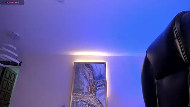 Snapshot of SophiePalmer chatting on 11-25-25, 10:48 SophiePalmer online show from 11-25-25, 10:48