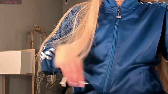 SophiePalmer online show from 12-17-25, 11:16