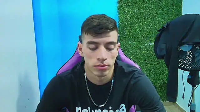 Snapshot of DEIBY_BABY chatting on 01-15-25, 03:22 DEIBY BABY online show from 01-15-25, 03:22