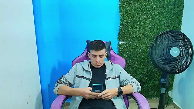 Snapshot of DEIBY_BABY chatting on 02-10-25, 04:41 DEIBY BABY online show from 02-10-25, 04:41