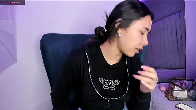 AmyOlimpo online show from 01-30-25, 03:55