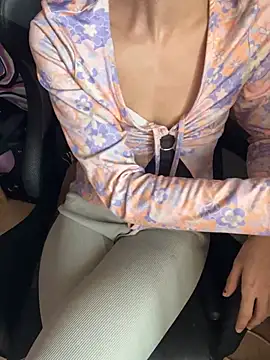 Snapshot of LaPetitechienne1 chatting on 12-21-24, 11:22 LaPetitechienne1 online show from 12-21-24, 11:22