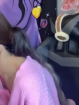 Snapshot of LaPetitechienne1 chatting on 12-22-24, 01:33 LaPetitechienne1 online show from 12-22-24, 01:33