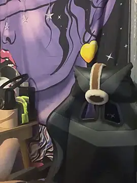 Snapshot of LaPetitechienne1 chatting on 12-27-24, 10:16 LaPetitechienne1 online show from 12-27-24, 10:16